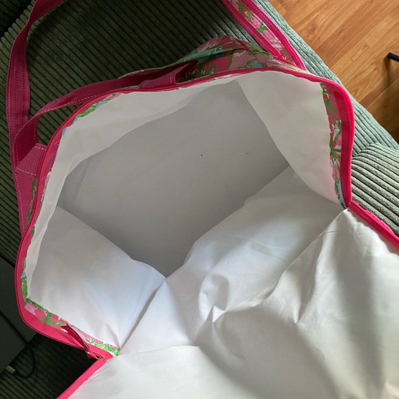 LIKE NEW! Lilly Pulitzer Cooler Bag - Picture 5 of 5